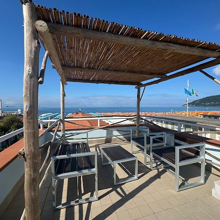 Hotel Bagno Stella Del Mare Марина-ді-Каррара Екстер'єр фото
