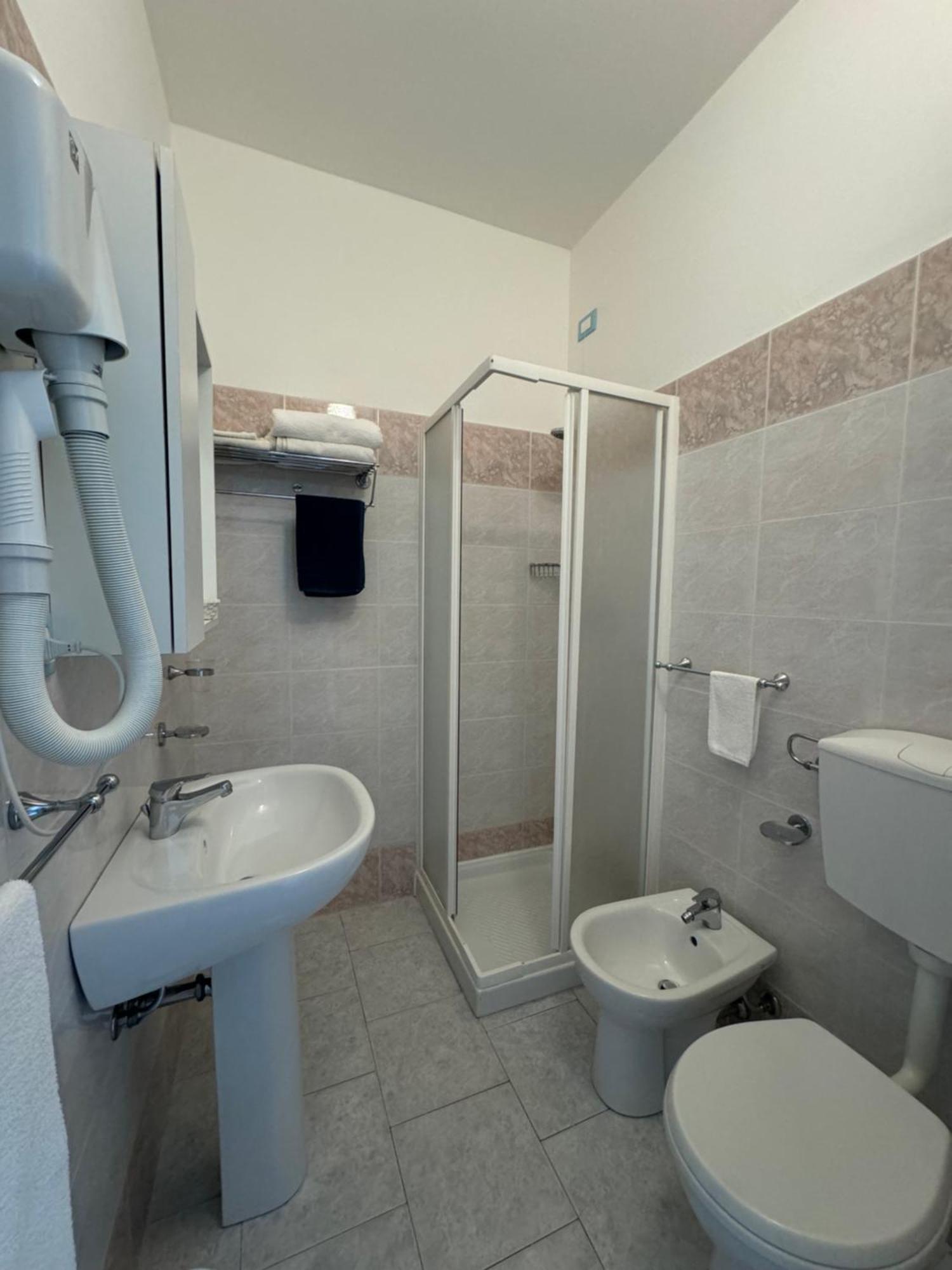 Hotel Bagno Stella Del Mare Марина-ді-Каррара Екстер'єр фото